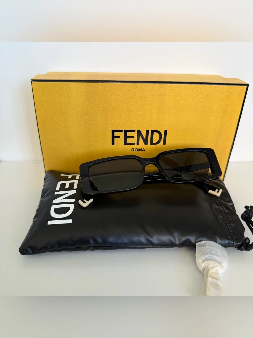 NEW!! Fendi women black sunglasses FE40164I 01A Authentic Retail 465$